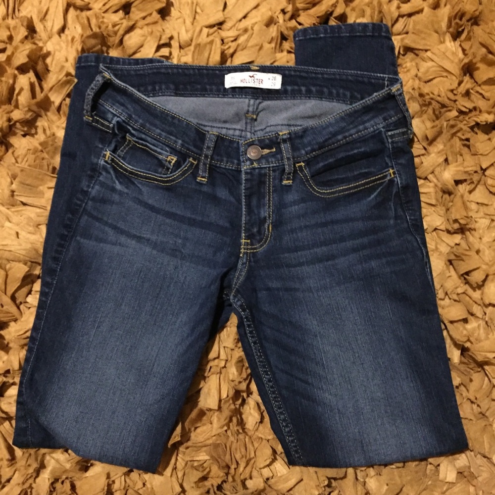 LIKE NEW! SALE! Hollister Skinny Jeans, short!